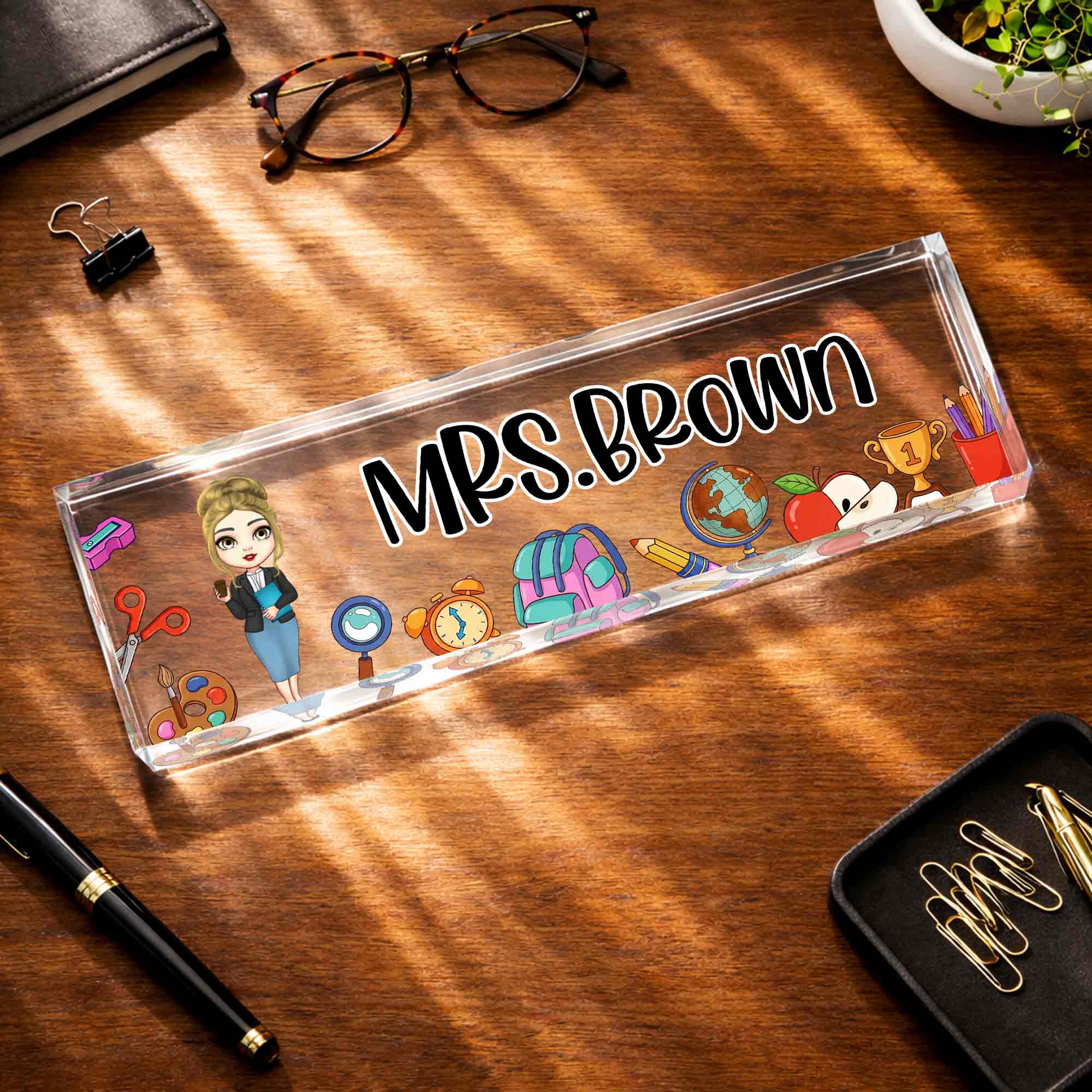 A Teacher Takes A Hand With Apple And Classroom Supplies - Personalized Acrylic Desk Name Plate - TEACH028_DEPLA - Image 3